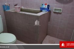 kamar mandi rumah jalan putri daranante