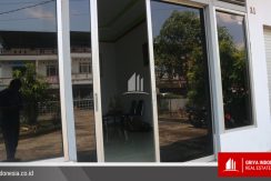 ruang kantor dan praktek rumah jalan putri daranante
